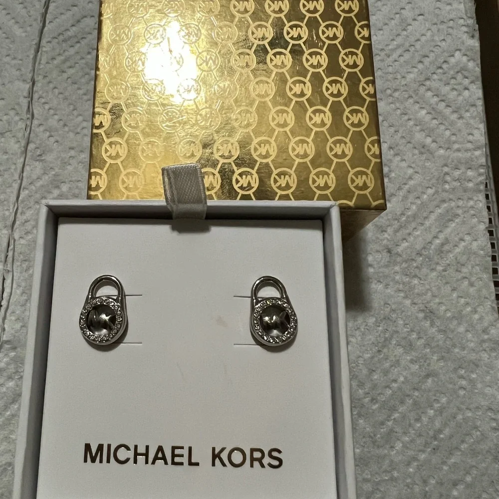Beautiful Michael Kors earrings - Picture 6 of 6